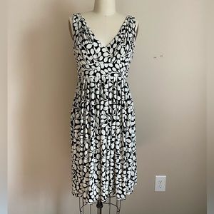 Dressbarn Sleeveless Black and Beige Dress in Size 8